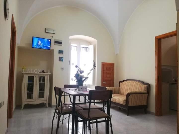 L 'Alcova Holidays Home Centro Storico Ceglie Messapica Exterior foto